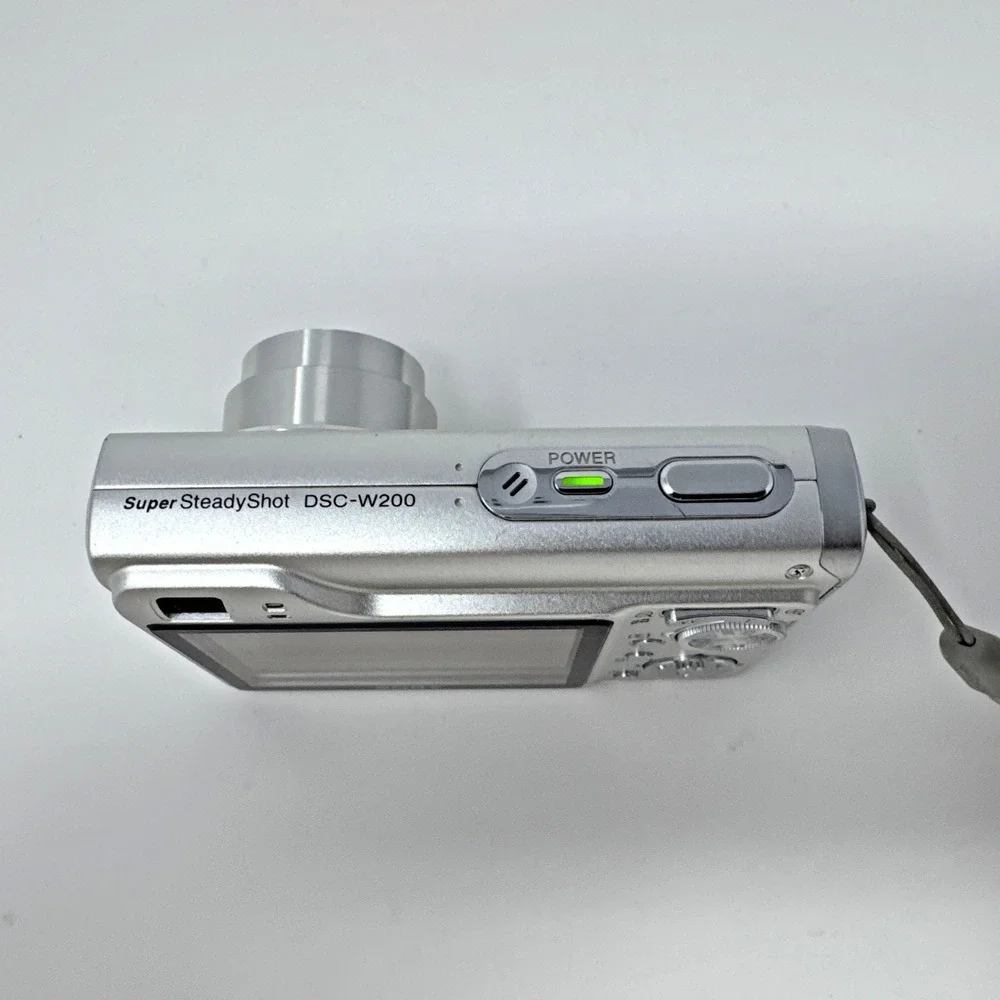 Sony CyberShot DSC-W200 Silver 2.1 MP Digital Camera Bundle with/Box